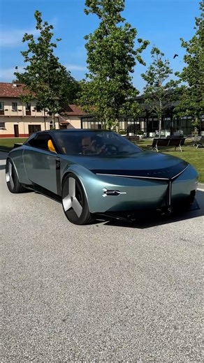 Supercar Blondie on Instagram: "This is the Pu-Ra HPE, a concept car by Lancia that shows a glimpse into the future of cars...👀🔥 #lancia #conceptcars #sbxcars"