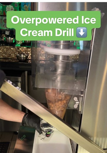 Aliens ice cream one giant dessert drill 👽🍦 This is Alien Treats in Downtown Orlando, blending up milkshakes and blizzard-style creations with monthly flavors, signature combos and rare cereals – plus gluten and dairy free options. While visiting, you can play their free table-top and arcade games or hang in the lounge area. You won’t miss the entrance with the oversized Alien Inflatable out front. #OrlandoFoodie #icecreamlover @alientreatsFL