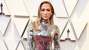 Jennifer Lopez Channels Her Early '00s Style On Set of 'Hustlers'