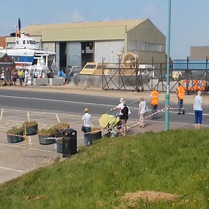 Hovercraft departs to the sea | Extreme Machines