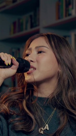 The kind of love that will bring you a kilig moment. @Alex Gonzaga’s ‘Kaba’ Odd Corner is now up on Youtube. #AlexGonzaga #Kaba #OddCorner #TikTokMusikat