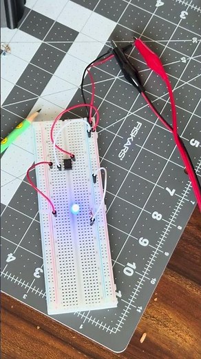 Control led with ATtiny85. Better than the Arduino 🤩 #electricalengineering