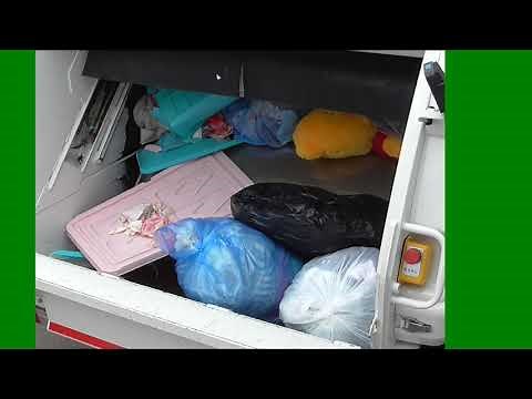 粗大ゴミ、引っ越しゴミ。ゴミ収集車