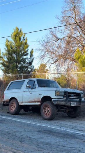 I will be overusing these clips #ford #bronco #squattedtrucks🤢 #digrig #mudding