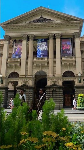 Spring at Melbourne Town Hall | City Blooms & Vibrant Charm in Full Swing #Spring2025 #Melbourne