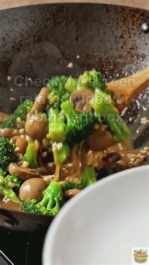 Quick Garlicky Broccoli & Mushrooms! 🥦🔥