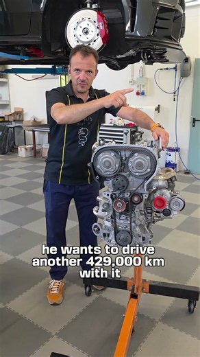 Rebuilding a 429,000 km Alfa Romeo 4C Engine Back to Zero Miles!