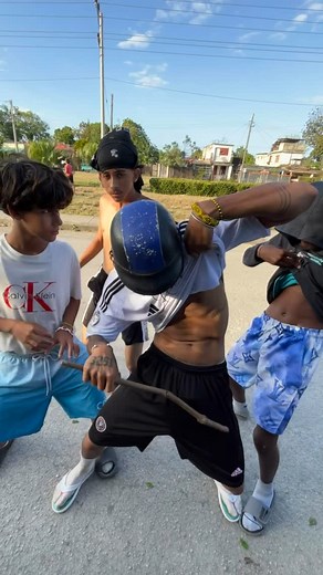 Steve Reyes on Instagram: "PIN PIQUI PIN PIPI PIN PINQUI 😂😂😂😂"