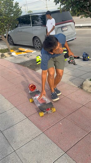 ฝีมือคนไทย สเก็ตบอร์ดเครื่ิองเจท EDF Jet powered Skateboard edf 120 mm | มะเดี่ยว พงษกร หงษ์จันทร์