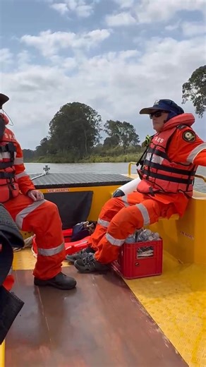 🚨 Teamwork on the Mary River! 🚨 What an incredible joint training exercise between Queensland Fire Department and the State Emergency Service 💪 Our crews hit the Mary River testing coordination, communication, and readiness for when it really counts. 🌊🔥 These exercises are all about building trust, sharpening our skills, and making sure we’re always ready to respond when our community needs us most. 💛🧡 If this looks like your kind of action — teamwork, training, and helping your community