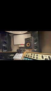 Whatever you do ! Don’t stop the music? | Low Deep T