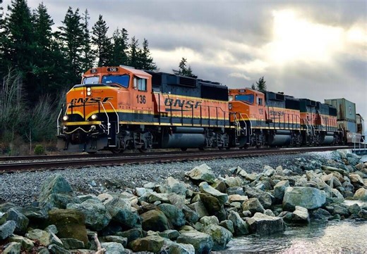 [4K 60FPS]BNSF埃弗里特到华盛顿州卡斯特的货运列车-跟随货运列车Ep.4