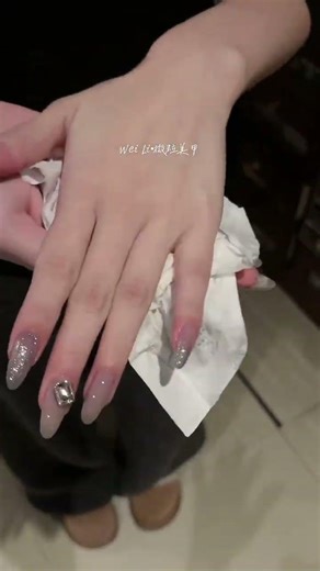 Guangzhou's Diamond Nail Art: Superb Manicure Showcase