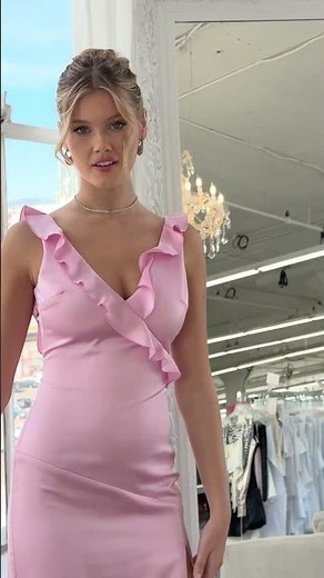 Back it up, she’s stunning 💗😍🕊️