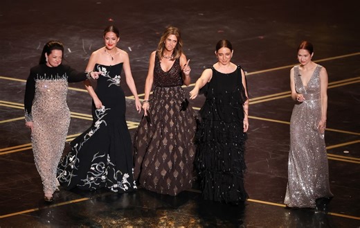 Bridesmaids cast reunites at Oscars 2026—and it's a party