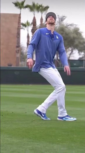Dodgers outfield drills with racket