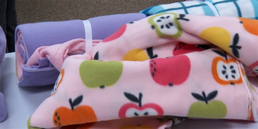 Omaha high schooler brings color to hospital with blankets, pillowcases