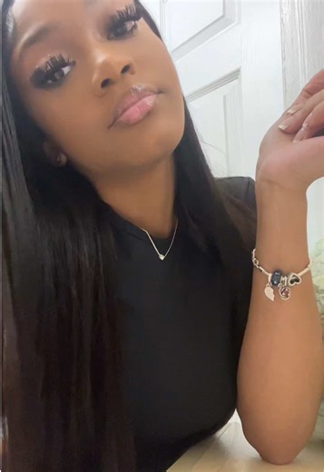 Yk it’s tea when you see them two fingers 🤏🏽🤏🏽 | Two Fingers Trend