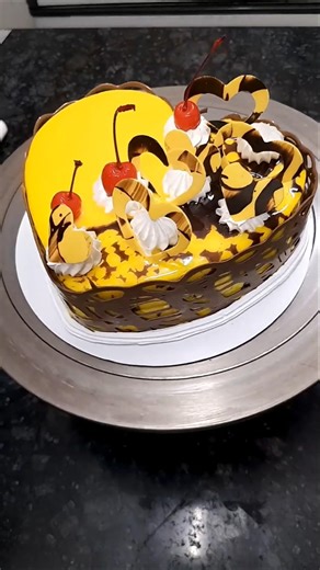 pineapple cake heart shape fancy design #cake #suhelr7 #nandani #ytshorts #trending #topdesign