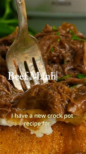 🧄🥖New Recipe! Beef Manhattan in the Crockpot! Recipe: https://www.themagicalslowcooker.com/beef-manhattan/ | The Magical Slow Cooker