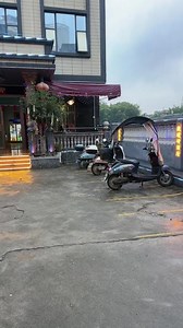 这家饭店的环境不错，就不知道味道怎么样。