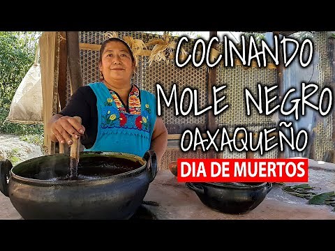 Así elaboran el MOLE NEGRO de GUAJOLOTE en los PUEBLOS de Oaxaca