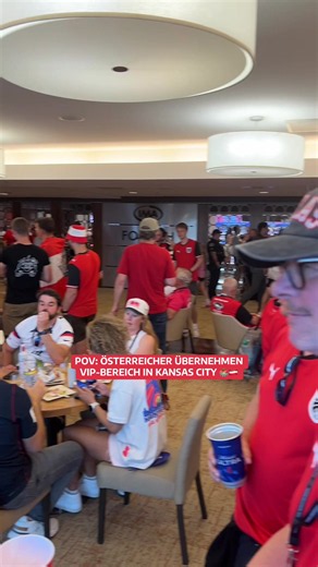 Spannender Sidefact im Stadion 🏟️ der Kansas City Chiefs: Die Österreicher 🇦🇹 mussten auf dem Weg zum Fansektor durch den Hinterbereich der VIP-Lounges gehen. 😂 #laola1 #österreich #algerien #worldcup2026 #fans