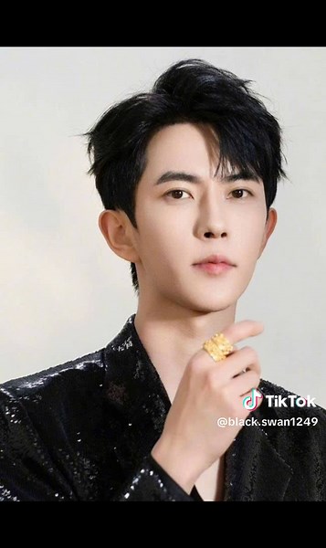 17 nghi phạm liên quan tới cái chết của anh Vu Mông Lung Mong mọi người chia sẻ trên khắp các trang để tìm lại công bằng cho sự ra đi mất mát của anh đối với gia đình và những người hâm mộ em xin chân thành cảm ơn tất cả mọi người