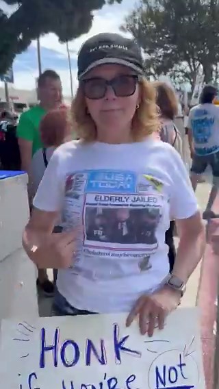 Who recognizes this shirt.? #bttf2