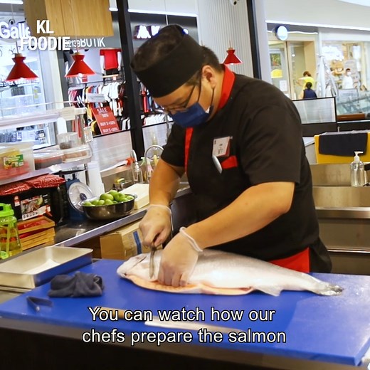 This new sushi kiosk in PJ serves over 80 types of fresh sushi daily using unique black sushi rice cooked with special sauce 🍣😍 | KL Foodie