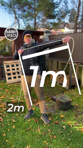 Wow! This man knows how to measure a rope without a ruler!