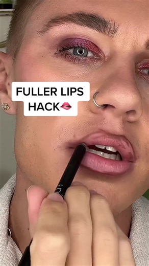 How to Get Fuller Lips Hack: Lipstick Tutorial