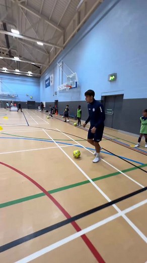 Forward moves ✨ Slide with the ball, slow it down, then shuffle - it’s all about mastering the timing and that stop-start rhythm to unbalance the defender 🤝 @tom_uni showing exactly how it’s done ⚡️ #FutsalMovement #ManchesterFutsalClub #futsal #manchester #fyp #futsalacademy #manchester | Manchester Futsal Club Youth Academy
