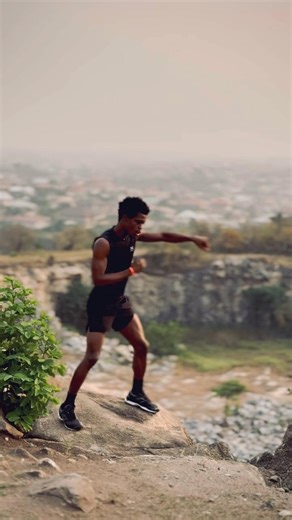 I shadow box on of the Mountain #boxing #shadowboxing #mountains #shorts