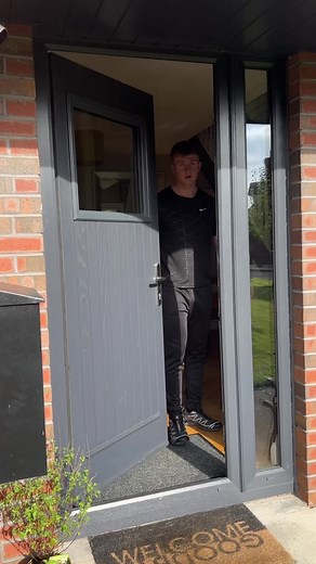 1.3M views · 22K reactions | Like MTV cribs only I’m showing you around my social media and what it’s about! 欄 | Sean Casey | Facebook