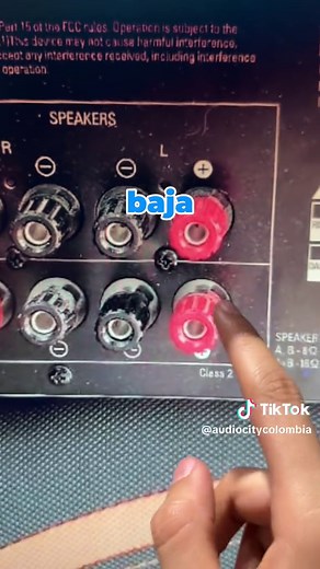 Cómo conectar altavoces a un amplificador