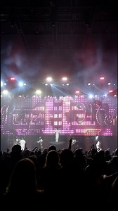 Timeless hits, flawless harmonies 🎤 Boyz II Men lit up the night at The Chelsea ✨🎶 Catch them again tonight and next weekend: https://cosmopolitanlasvegas.mgmresorts.com/en/entertainment/boyz-ii-men.html | The Cosmopolitan of Las Vegas