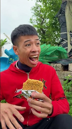 Kind Man Feeds a Mysterious Alien Creature – What Happens Next Is Surprising!#alien #aliencreature