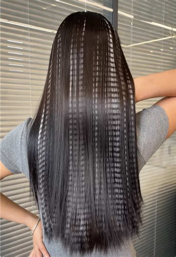 Stunning Feather Hair Extensions for 2000s Inspired Looks