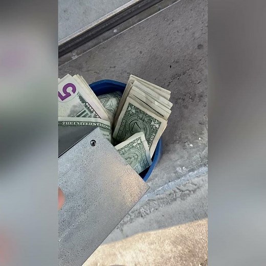 HOW MUCH MONEY $$ MY VENDING MACHINE MADE! Car wash vending machine income for ! week!