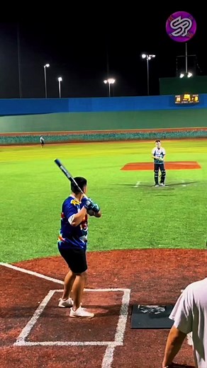 Dinger at #bigleaguedreams #slowestpitcher #slowpitchsoftball #slowpitchhighlights #homerun #homerunbombs⚾️ #nuke #leaguenight #usssa #asasoftball #baseball #mlb #coedsoftball #slowpitchsoftball🥎 #slowpitcher #softballlife #