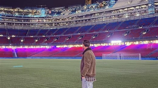 Une visite secrète en pleine nuit: Messi découvre le nouveau Camp Nou où il espère "pouvoir revenir"