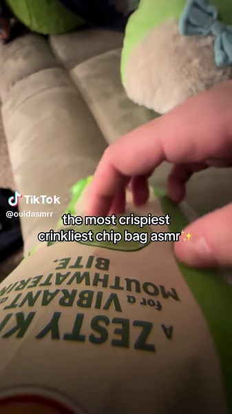 Exploring the ASMR Experience of Crispy Crinkle Sounds