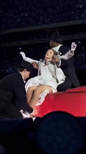 Taylor Swift almost broke character and laughed during I can do it with a broken heart transition #TaylorSwift #erastour #erastourtaylorswift #swiftie #traviskelce | Swiftly Explained