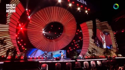 Hugo Gloss on Instagram: "Andar com fé eu vou! É sempre uma emoção ouvir Gilberto Gil cantar. 🥹 O astro da MPB passou pelo palco do #GlobalCitizenFestival, neste sábado (1º). Maravilhoso! (📹: @multishow)"