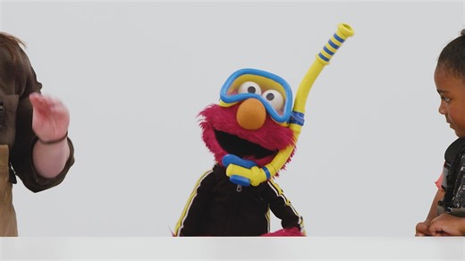 Elmo was feeling a little silly and had to show everybody his splash-tastic dance moves! Ha ha ha! Thanks for playing with Elmo, HiHo! 😂🕺🤿 | Elmo
