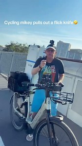 🚲 “Cycling Mikey” pulls a flick knife on phone thieves in London 😳🔪 Hero taking a stand? 💪 Or vigilante going too far? 🤔 What do you reckon? 👇 🎥 TT: _.harvz13 | Bad Drivers UK