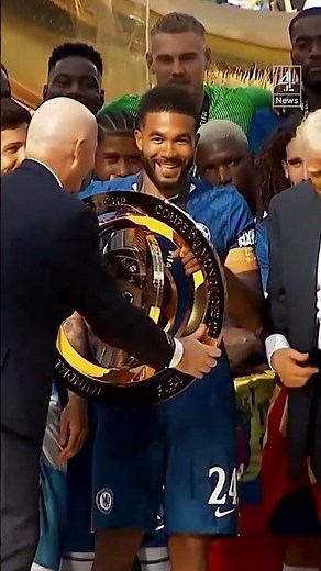 Trump lingers at Chelsea's celebration