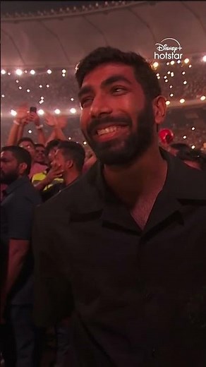 JASPRIT BUMRAAH IN THE HOUSE! | Coldplay Live now on #DisneyPlusHotstar
