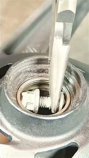 Pulling out the wheel hub process